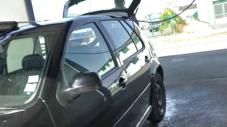 Time To Jerk Off: चौंका देने वाली कारवॉश लड़की को उसके ग्राहक से व्यापक चुदाई मिलती है