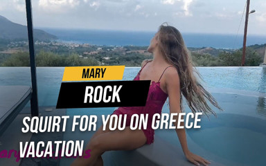 Mary Rock: Bắn nước cho bạn trong kỳ nghỉ Hy Lạp