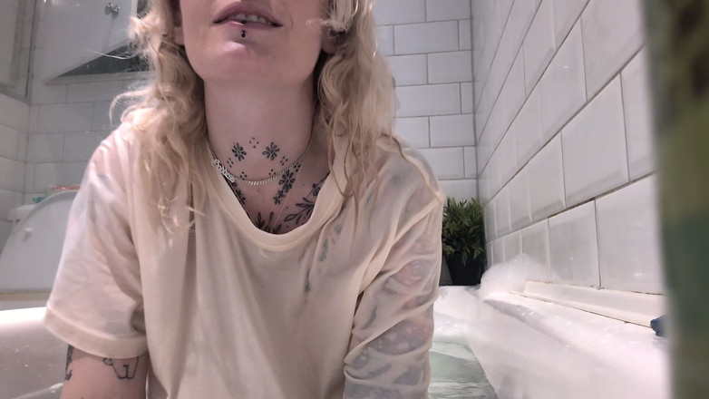 Goddess Transcendence: Nasiąknięta i zaskoczona: moja pierwsza kąpiel w ubraniu