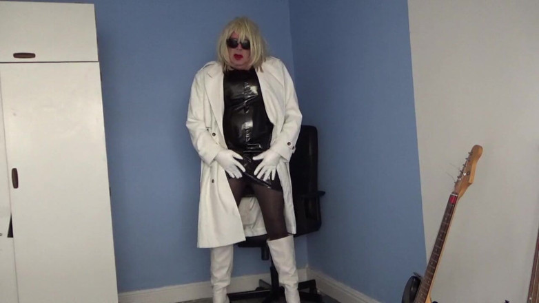 Leather Kirsten: Black and White