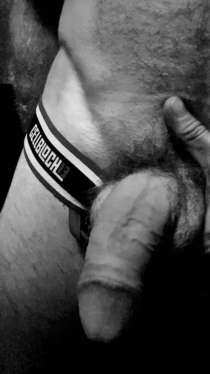 Donshimoda: Une étudiante française sexy se fait modèle en latex perverse