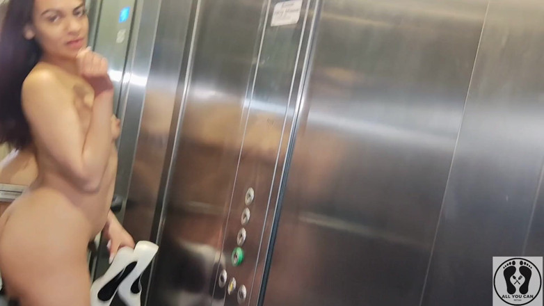 All You Can Fetish: Risky Walking Naked in All My Building Pee Outside