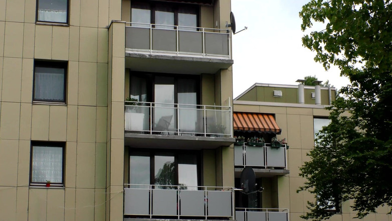 German Porn: O prédio de apartamentos fodido - putas cruas fodidas com força...