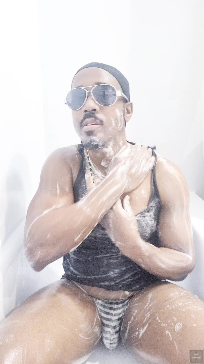 Soft Soleman: Mi lavo il corpo nella vasca da bagno 5