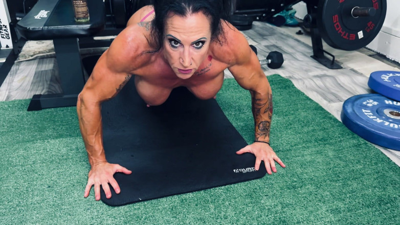 Kandylegsxxx: Kandy Flexes and Controls Your Load