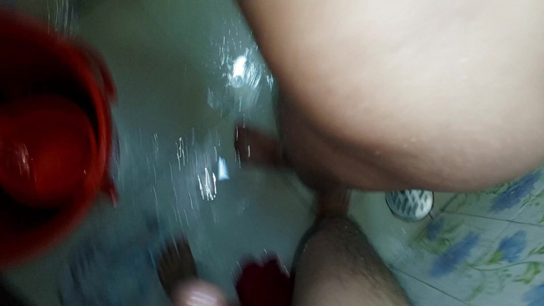 Shahinbd: 의붓오빠가 화장실에 들어가 후장 따먹기 시작하면 화장실에서 샤워하는 인도 인도 소녀