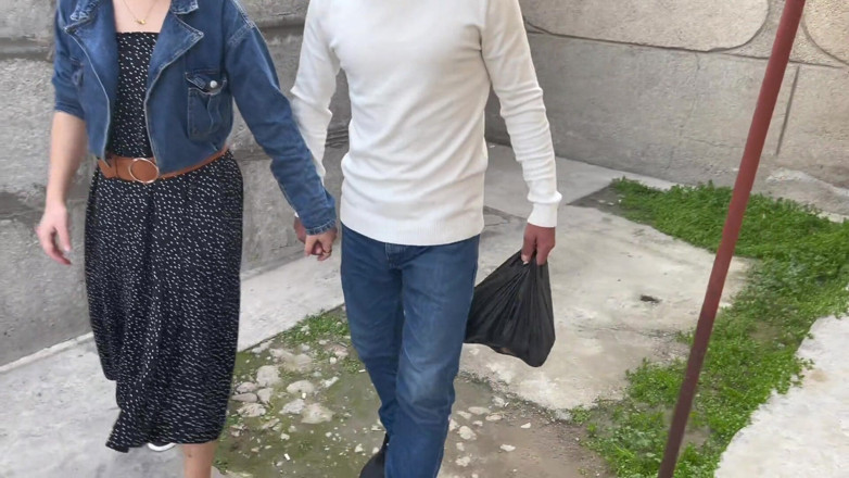 Roben: Dva milenci, kteří přišli unavení z cesty, odpočívají u sexu