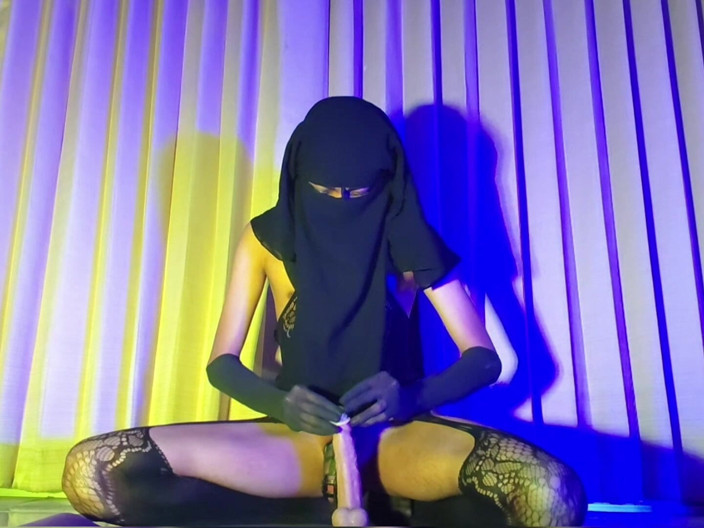 Mango49x: Niqab Shemail Locked in Chastity and Fucking Dildo