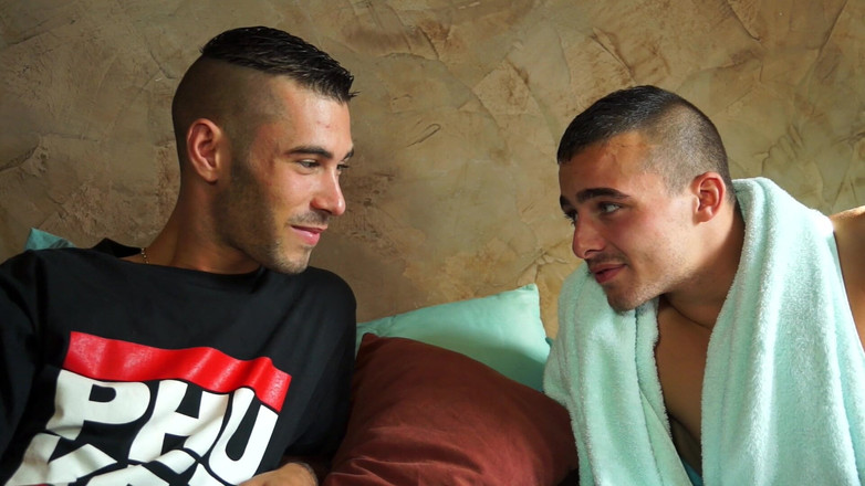 Menoboy: 若いゲイがジプシーとセックスする