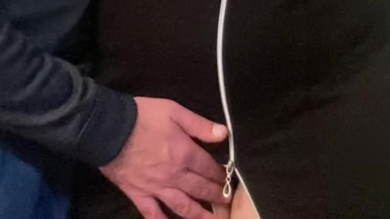 Niki studio: Wow! Orang asing kotor menggesel pepek saya di kereta api...