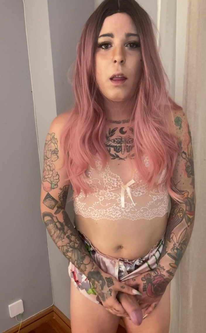 EmmaInkTrans: Ik vind het heerlijk om me af te trekken, vind...