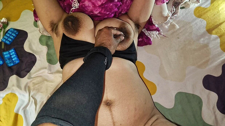 Abhikshasexvideos: 村の叔母さんを家に残しました