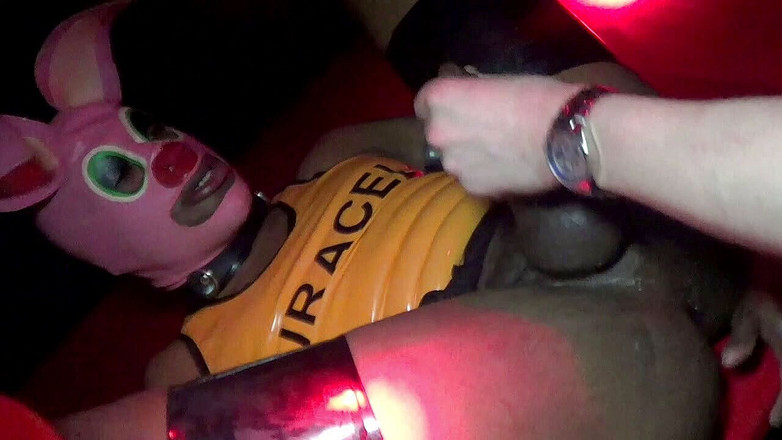 Gaybareback: Paris'te, Keller'da inanılmaz büyük grup seks partisi