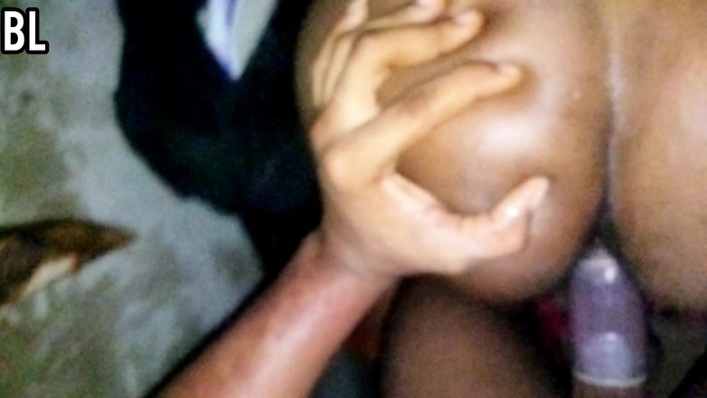 Brison love: Doigte son cul avant de le fister en lui baisant...