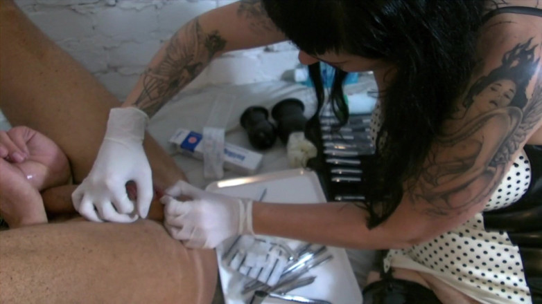 Domina Lady Vampira - SM Studio Femdom Empire: Extreme kinky clinic games