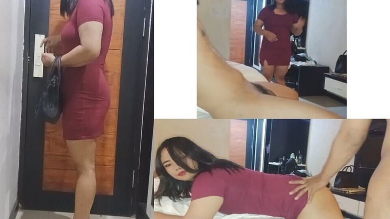 Ayuningsih: Porta un affare in hotel