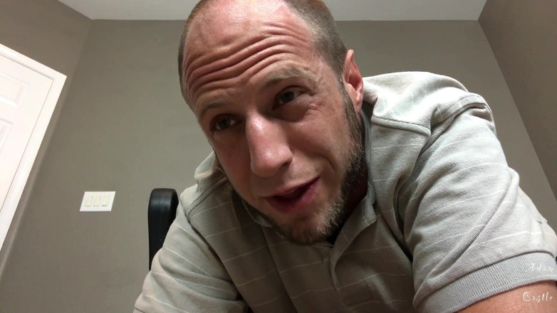 Adam Castle Solo: O servitoare minionă are parte de dominare de pulă și devorare...