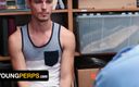 Young Perps: YoungPerps - il fusto security accetta un compenso anale dal giovane...