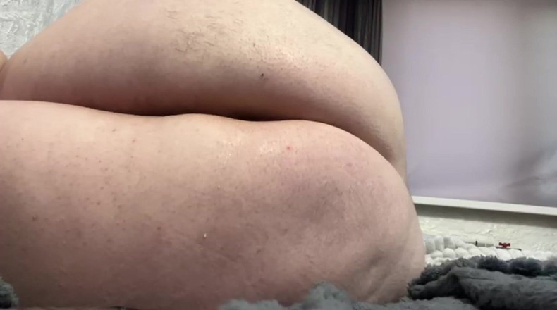 Chubbelle: Sialan pantatku dengan dildo karet