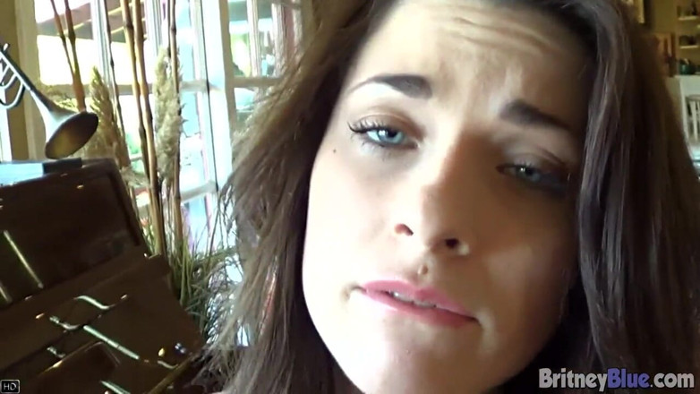 Britney Blue: Britney Blue plays piano &amp; pussy
