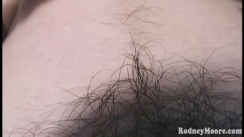 Horny Hairy Girls: 阴毛浓密的复古女孩被颜射