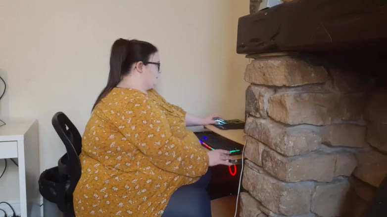 SSBBWLadyBrads: The fattest girl at work struggles