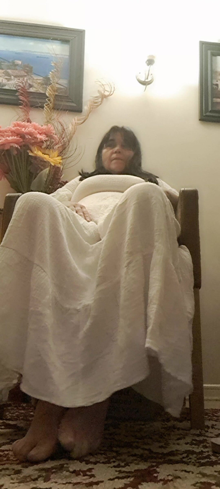 Mommy big hairy pussy: Atingând și degustând ce este sub rochie