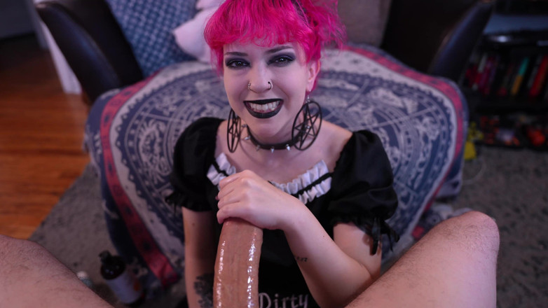 lilredvelvettt: Gotická služka femdom honění