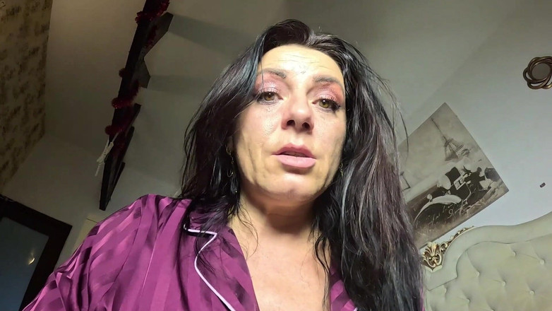 MilfyCalla: Ademhaling in satijnen pyjama - gezwollen wangen, rood gezicht en intense...