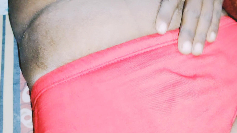 Aassam: メイン・ガル・ペル・アケラ・フン・メレ・ガル・ペール・コイ・ナヒン