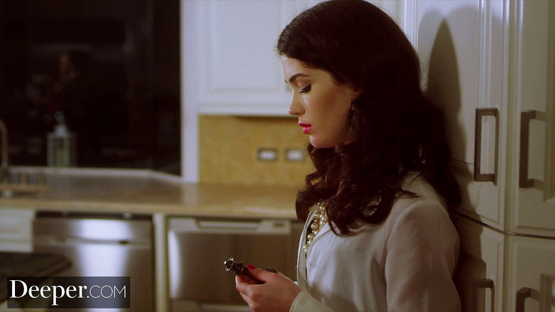 Deeper: 더 깊게 - 질투하는 파트너와 함께하는 Evelyn의 격렬한 쓰리섬