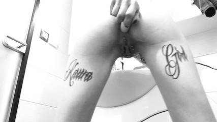 InkedKawaGirl: Penggetar dalam dubur ketat