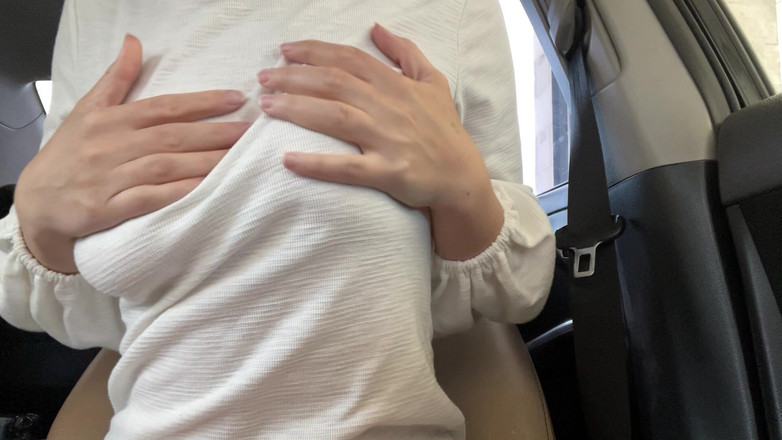 Stacy_via: Başkasının arabasında halka açık fışkırtma. Creampie!