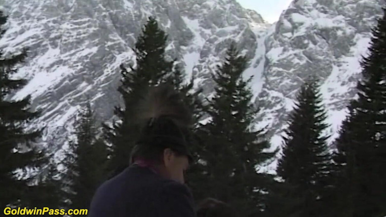 Goldwin pass: Wild German outdoor clan therapy