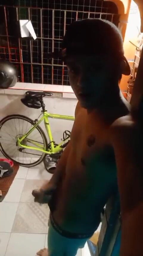 Rent A Gay Productions: Asijský twink chlapec venkovní honění