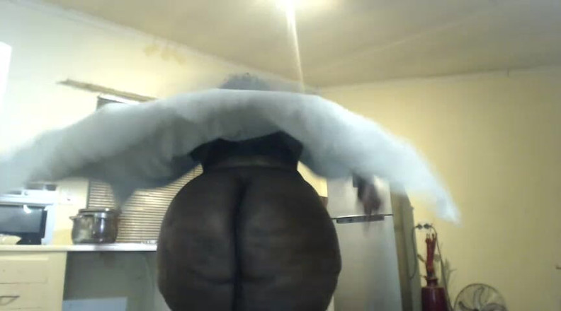 Legendary Booty Overdose: Lubrifier ton sperme entre mes seins et mon cul géants