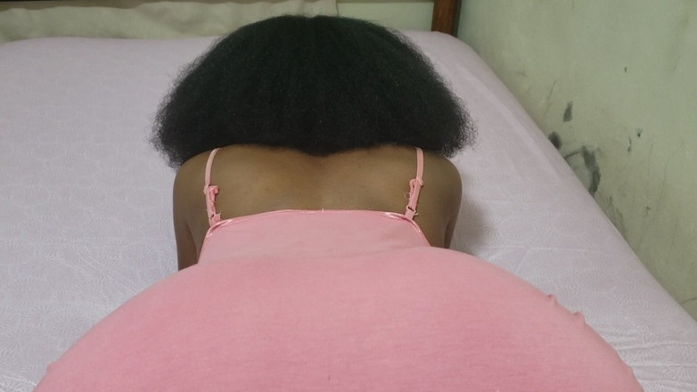 Lovemina: L'ebano corposa si fa mangiare la sua bella figa rosa...