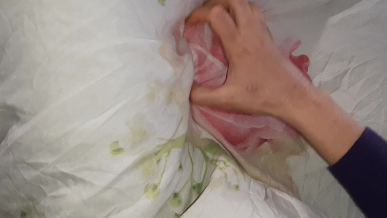 Lesbian-candys: हमारी शर्मीली रूममेट ने हमें चूत चटाई के साथ जगाया, आश्चर्य भरी तीन लोगों वाली चुदाई