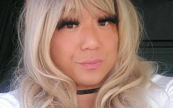 Amy Park: 車の中でオナニーする