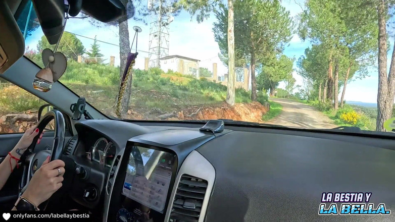 Labestiaylabella: 18歳の女性;彼女の車を運転しながら膣が震えている 結局公共の場でアナルセックスをする!!