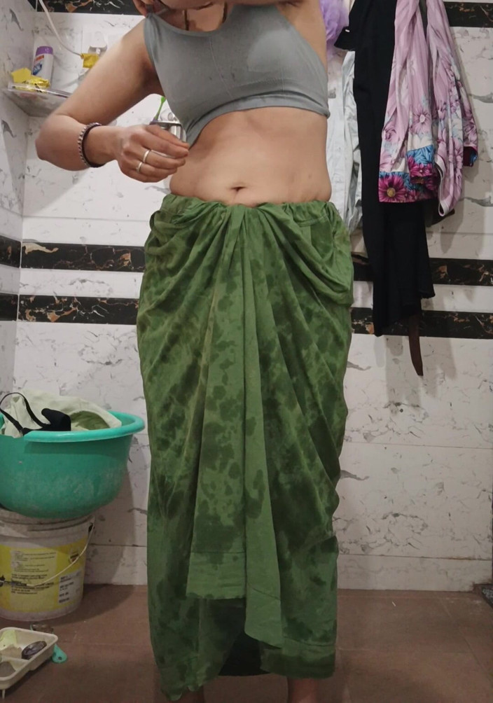 Priyahot77: Priya Bhabi mare Hair Show