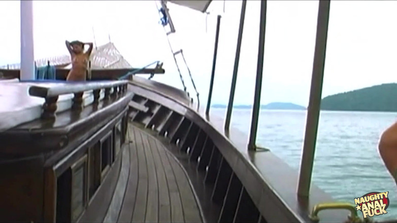 Naughty anal fuck: Ragazza latina con tette piccole interrotta da un tizio ben...