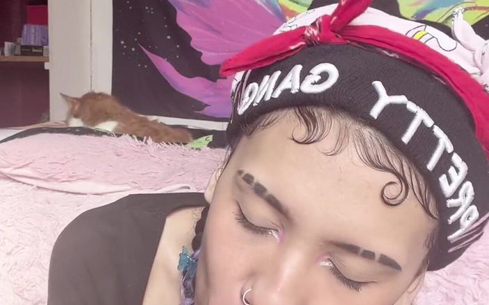 theunholychi: Mis hermosas suelas desnudas goteando de saliva