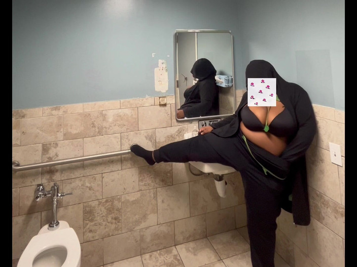 Anye Meshell: Gift Ivys höschen wird nass!