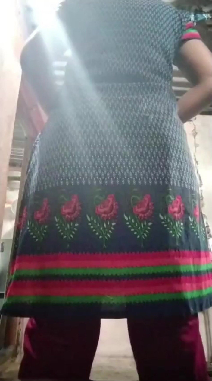 thick_mallu: ケーララ州の女子大生が寮の部屋で一人でこっそりトゥワークをしている