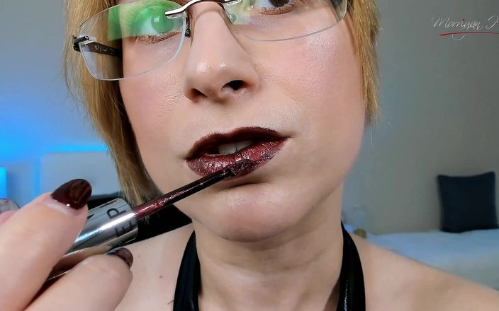 Morrigan Havoc: Metallic brown lipstick application and lip tease