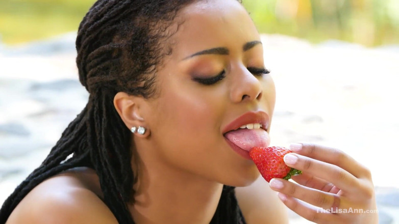 The Lisa Ann: Lisa Ann goes lesbian in the garden with Kira Noir