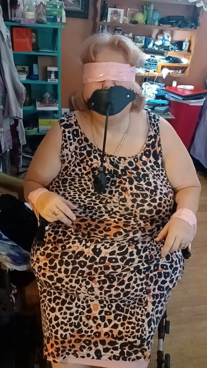 BBW nurse Vicki adventures with friends: Klip pendek video terbaruku yang disumpal dan diikat