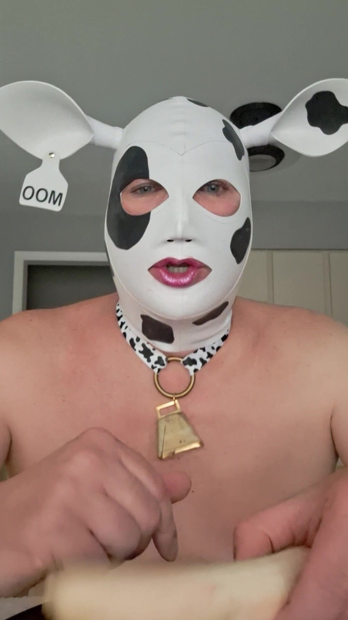 Victoria Lecherri: Hucow Đói Khát!