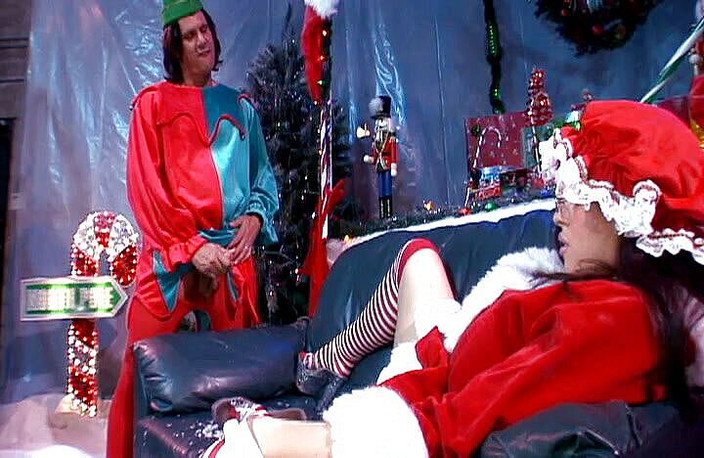 Cryptostudios: Le père Noël à gros nichons se fait baiser par trois...